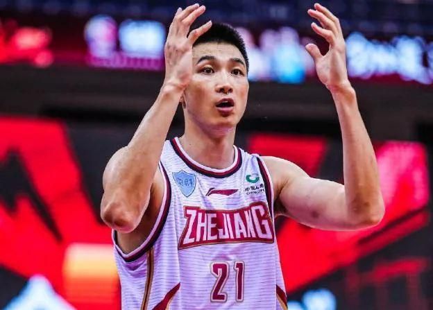 尤文中场洛卡特利在米兰出席科尼奖颁奖典礼时，谈到了关于意甲冠军之争和自己的话题。